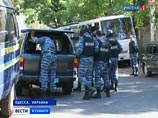 Стрельба из автоматического оружия доносится из оцепленных кварталов в районе места возможного нахождения убийц сотрудников правоохранительных органов под Одессой