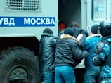 Московские полицейские догнали и задержали националистов-гомофобов, мешавших митингу меньшинств