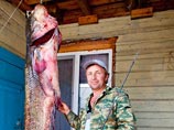 Белорусский рыбак выловил рекордного сома длиной более двух метров