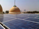 На мечети в Абу-Даби установили солнечные батареи