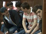 Другие подсудимые 20-летние Акай Акаев, Артур Арсибиев и Нариман Исмаилов, а также 21-летний Рамазан Утарбиев и 19-летний Хасан Ибрагимов обвиняются в хулиганстве и умышленном причинении легкого вреда здоровью