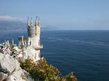 Возле визитной карточки Крыма - "Ласточкиного гнезда" - было затоплено 24 бочки, содержание мышьяка в воде превышает норму в более чем в 100 раз Возле визитной карточки Крыма - "Ласточкиного гнезда" - было затоплено 24 бочки, содержание мышьяка в воде превышает норму в более чем в 100 раз