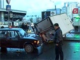 Крупное ДТП с участием сразу трех авто, в том числе грузовика, произошло в среду в Санкт-Петербурге