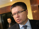 Первый зампред ЦБ Улюкаев признал, что сейчас фактически действует режим свободного плавания рубля, границы валютного коридора изменяются в зависимости от интервенций ЦБ