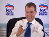 Президент России Дмитрий Медведев призывает "не забегать вперед" и не строить планы по поводу того, как он возглавит правительство после выборов главы государства в марте 2012 года