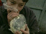 По данным расследования, двое 14-летних подростков купили на городском рынке "Спортивная" газовый баллон и решили попробовать подышать содержимым для получения наркотического эффекта По данным расследования, двое 14-летних подростков купили на городском рынке "Спортивная" газовый баллон и решили попробовать подышать содержимым для получения наркотического эффекта