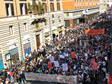 Римская акция "возмущенных", как называют демонстрантов итальянские издания, стала одной из многочисленных манифестаций, которые на субботу запланированы более чем в 950 городах в 82 странах мира