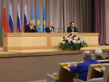 Лукашенко поддержал идею Путина о создании Евразийского союза, заявив, что это не политические игрища