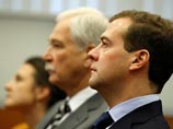 Как отметили СМИ, приезд Медведева стал первым случаем, когда лидер списка единороссов принимал участие в церемонии