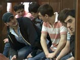 Накануне в суде успели выступить представители обвинения, которые постарались доказать, что версия уроженца Нальчика Аслана Черкесова (на фото - справа) об убийстве в ходе самообороны несостоятельна и имело место хладнокровное убийство Накануне в суде успели выступить представители обвинения, которые постарались доказать, что версия уроженца Нальчика Аслана Черкесова (на фото - справа) об убийстве в ходе самообороны несостоятельна и имело место хладнокровное убийство