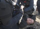 В Британии цыгане-"пейви" дали бой полиции, пришедшей сносить их поселок В Британии цыгане-"пейви" дали бой полиции, пришедшей сносить их поселок