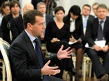 Медведев второй раз за несколько дней объяснился со сторонниками по поводу своих премьерских планов