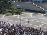 Греческие бунтовщики уже не штурмуют парламент, где депутаты "закручивают гайки"