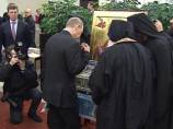Сопровождавшие святыню монахи Ватопедского монастыря показали Владимиру Путину ковчег с поясом, а представители духовенства Санкт-Петербургской епархии отслужили у святыни благодарственный молебен Сопровождавшие святыню монахи Ватопедского монастыря показали Владимиру Путину ковчег с поясом, а представители духовенства Санкт-Петербургской епархии отслужили у святыни благодарственный молебен