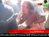 Повстанцы ведут раненого Муаммара Каддафи Повстанцы ведут раненого Муаммара Каддафи