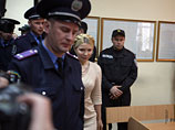 Янукович велел осужденной Тимошенко "доказать свою невиновность" или "заплатить" и припомнил похожее дело в России