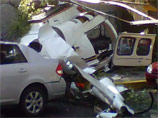 В Мехико на припаркованные автомобили рухнул вертолет, трое погибших 