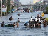Власти Бангкока в субботу дали указание жителям 13 районов города готовиться к экстренной эвакуации в связи с наводнением, которое началось в центральной части таиландской столицы