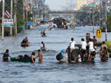 Власти Бангкока в субботу дали указание жителям 13 районов города готовиться к экстренной эвакуации в связи с наводнением, которое началось в центральной части таиландской столицы Власти Бангкока в субботу дали указание жителям 13 районов города готовиться к экстренной эвакуации в связи с наводнением, которое началось в центральной части таиландской столицы