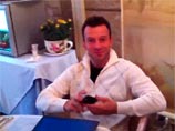 Известная телеведущая Ксения Собчак, встретив главу Росмолодежи Василия Якеменко в респектабельном ресторане "Марио", расположенном в Жуковке, сняла его на мобильный телефон и выложила в своем микроблоге Twitter запись беседы с ним