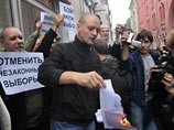 Возле здания ЦИК задержали до шестнадцати оппозиционеров и корреспондента "Новой газеты"