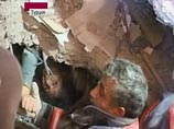 Пострадавших от землетрясения в Турции спасают при помощи мобильников. Под завалами чудом выжил младенец