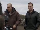 Путин и Медведев лично собрали в закрома "Родины" по шесть тонн кукурузы 