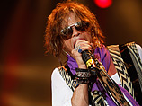 Лидер Aerosmith попал в больницу в Парагвае, разбив лицо в душе Лидер Aerosmith попал в больницу в Парагвае, разбив лицо в душе