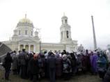 За три дня пребывания этой святыни на уральской земле к ней прикоснулись свыше 150 тысяч паломников со всего Уральского федерального округа