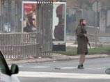 На сайте Dnevni avaz опубликована фотография убитого - это молодой мужчина в возрасте 25-30 лет с бородой, одетый в традиционную одежду мусульман Ближнего Востока