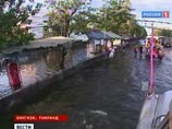 В Бангкоке прорвало дамбы. Город может полностью уйти под воду