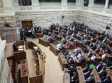 Многие члены парламента считают, что проведение референдума по принятию предложения Брюсселя, предусматривающего 50% списание госдолга Греции и предоставление нового займа в 86 млрд евро, ставит под угрозу членство страны в Евросоюзе