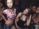 Скандал вокруг ночного клуба "Гараж" (Garage Underground) разразился после того, как в интернете появилась откровенная фотосессия подростков с пенной вечеринки