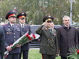 В Белгороде к памятнику гаишнику, оштрафовавшему свою жену, пришел поклониться глава МВД, засекретивший ДТП со своей супругой