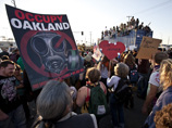 Участникам движения "Оккупируй Уолл-стрит" удалось заблокировать работу крупного морского порта в Калифорнии