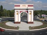 Как сообщает "Кавказский узел"  около трехсот человек перекрыли федеральную трассу Ростов - Баку на выезде из Нальчика у Триуфальной арки