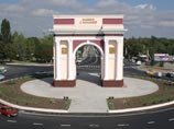 Как сообщает "Кавказский узел" около трехсот человек перекрыли федеральную трассу Ростов - Баку на выезде из Нальчика у Триуфальной арки Как сообщает "Кавказский узел" около трехсот человек перекрыли федеральную трассу Ростов - Баку на выезде из Нальчика у Триуфальной арки