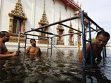 Таиланд борется с сильнейшим за пятьдесят лет сезонным наводнением, поразившим северные и центральные провинции страны в конце июля