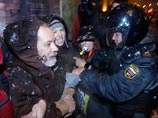 На Триумфальной задержали более 20 участников акции "Выборы без оппозиции - преступление" На Триумфальной задержали более 20 участников акции "Выборы без оппозиции - преступление"