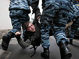 Оппозиционеру Путенихину, облившему водой прокурора, грозит до двух лет тюрьмы Оппозиционеру Путенихину, облившему водой прокурора, грозит до двух лет тюрьмы