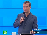 Президент РФ Дмитрий Медведев в среду несколько часов потратил на беседу с блоггерами, заведя прямо при них страничку "ВКонтакте" и обсудив с ними множество "важных" вопросов