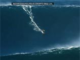 Известный гавайский экстремал Гаррет Макнамара неожиданно для себя установил мировой рекорд в серфинге, покорив волну высотой 90 футов (27,5 метров) у берегов португальского портового города Назара Каньон