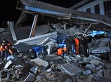 Землетрясение магнитудой 5,6 произошло в среду вечером, его эпицентр находился в уезде Эдремит. От подземного толчка разрушено 25 зданий, в том числе два отеля. Всего около 100 человек могли оказаться под завалами
