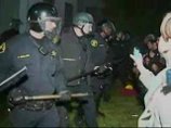В Калифорнии арестованы десятки сторонников движения "Оккупируй Уолл-стрит"
