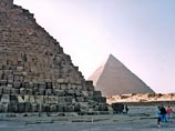 По словам представителя совета по древностям Египта, пирамиды будут закрыты от туристов в связи с трудоемкостью их обслуживания в период мусульманских праздников