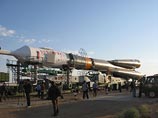 Сегодня рано утром состоялся вывоз из монтажно-испытательного комплекса ракеты-носителя "Союз-ФГ" с пристыкованным к ней кораблем "Союз ТМА-22". Ракету установили на стартовый стол первой, Гагаринской, площадки Сегодня рано утром состоялся вывоз из монтажно-испытательного комплекса ракеты-носителя "Союз-ФГ" с пристыкованным к ней кораблем "Союз ТМА-22". Ракету установили на стартовый стол первой, Гагаринской, площадки