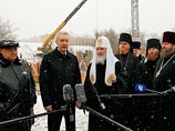 Патриарх и мэр Москвы побывали на строительстве храма у Театрального центра на Дубровке Патриарх и мэр Москвы побывали на строительстве храма у Театрального центра на Дубровке