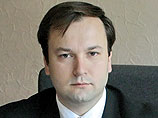 35-летний Евгений Душко, избранный горсоветом главой города лишь в начале апреля, был застрелен 22 августа, в 07:15 по московскому времени, возле своего дома на Советской улице