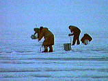В Татарстане полторы сотни рыбаков унесло на отколовшейся льдине в Волгу