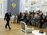 Президент Дмитрий Медведев в преддверии парламентских и президентских выборов, после которых он, скорее всего, поменяется местами с премьером Владимиром Путиным, озаботился проблемами людей с ограниченным возможностями